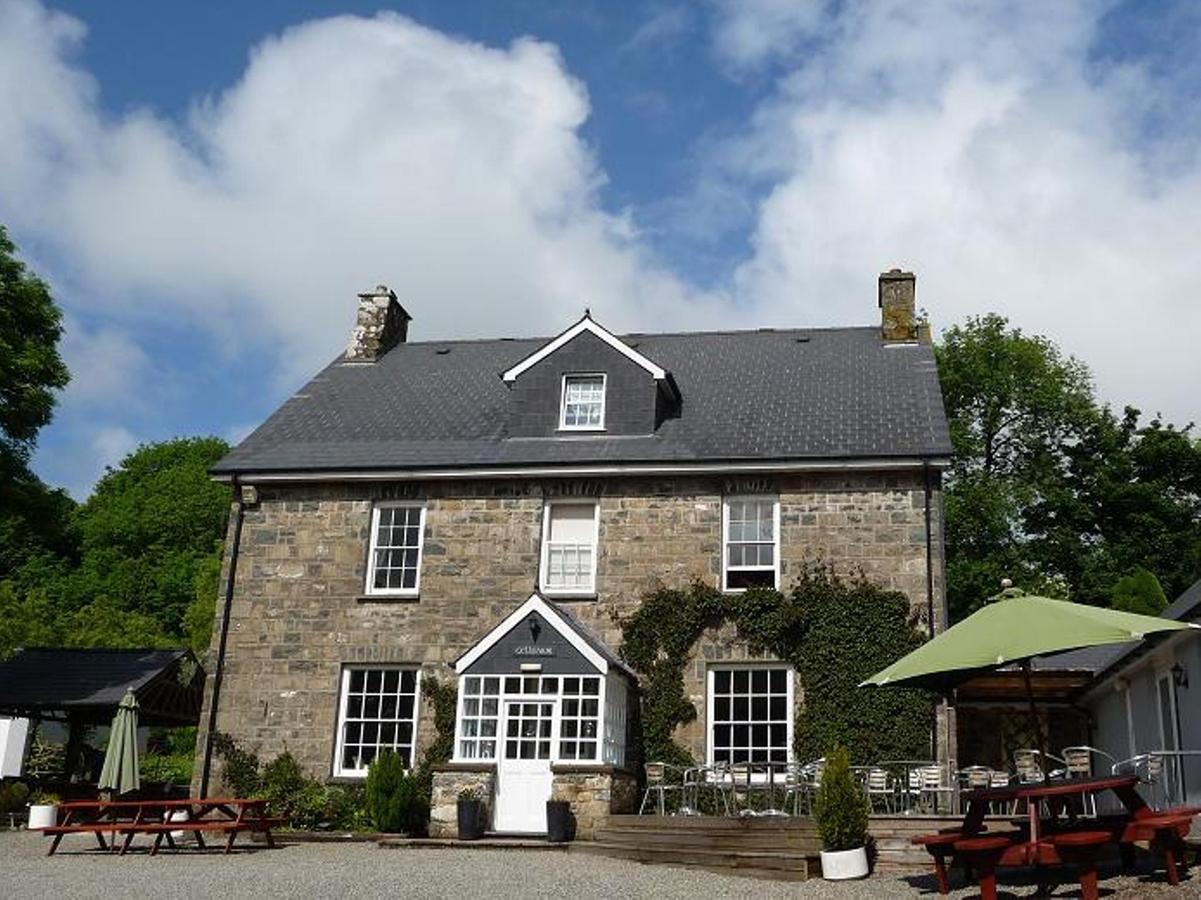 Hotel Gellifawr Woodland Retreat à Pontfaen Extérieur photo