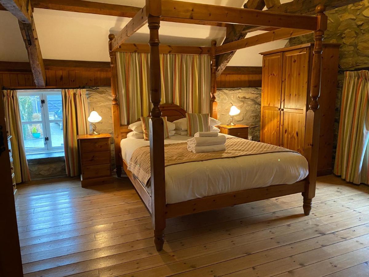 Hotel Gellifawr Woodland Retreat à Pontfaen Extérieur photo