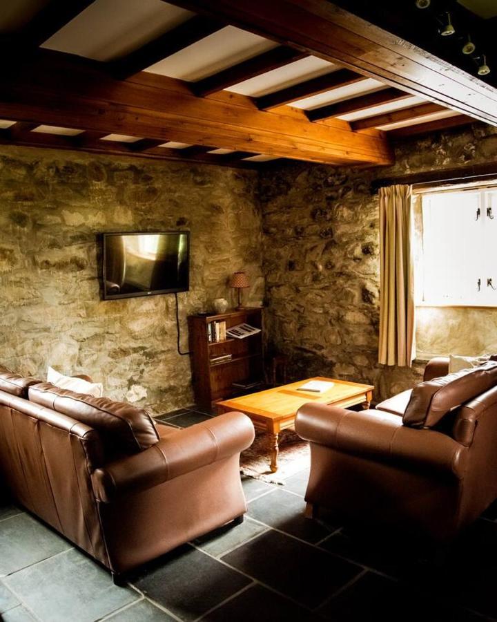 Hotel Gellifawr Woodland Retreat à Pontfaen Extérieur photo