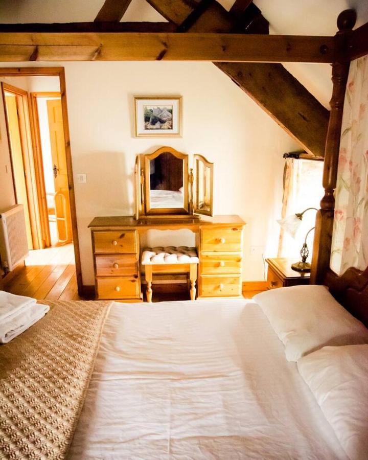 Hotel Gellifawr Woodland Retreat à Pontfaen Extérieur photo